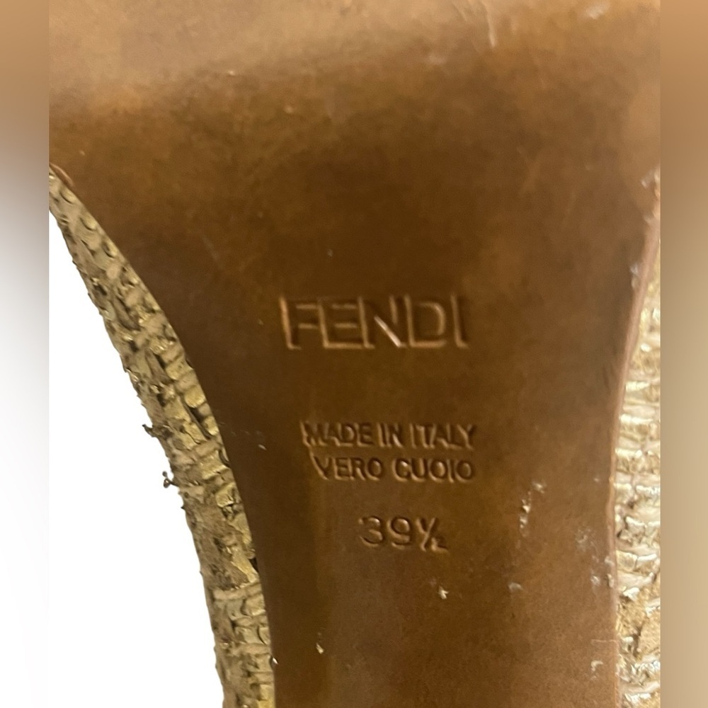 Fendi
Metallic Gold Tone Peep-Toe Pumps Women's Size 9 - Picture 10 of 11